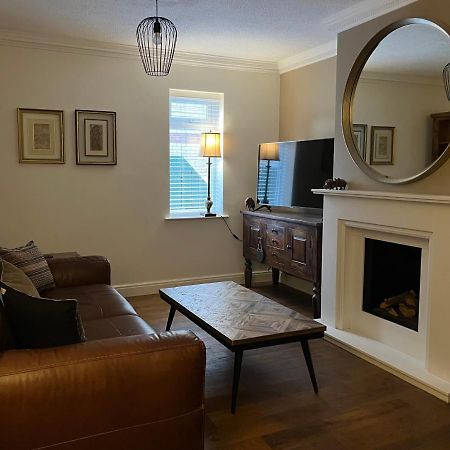 Stunning Beverley Bungalow W Fireplace, Private Parking, And Garden Exterior photo