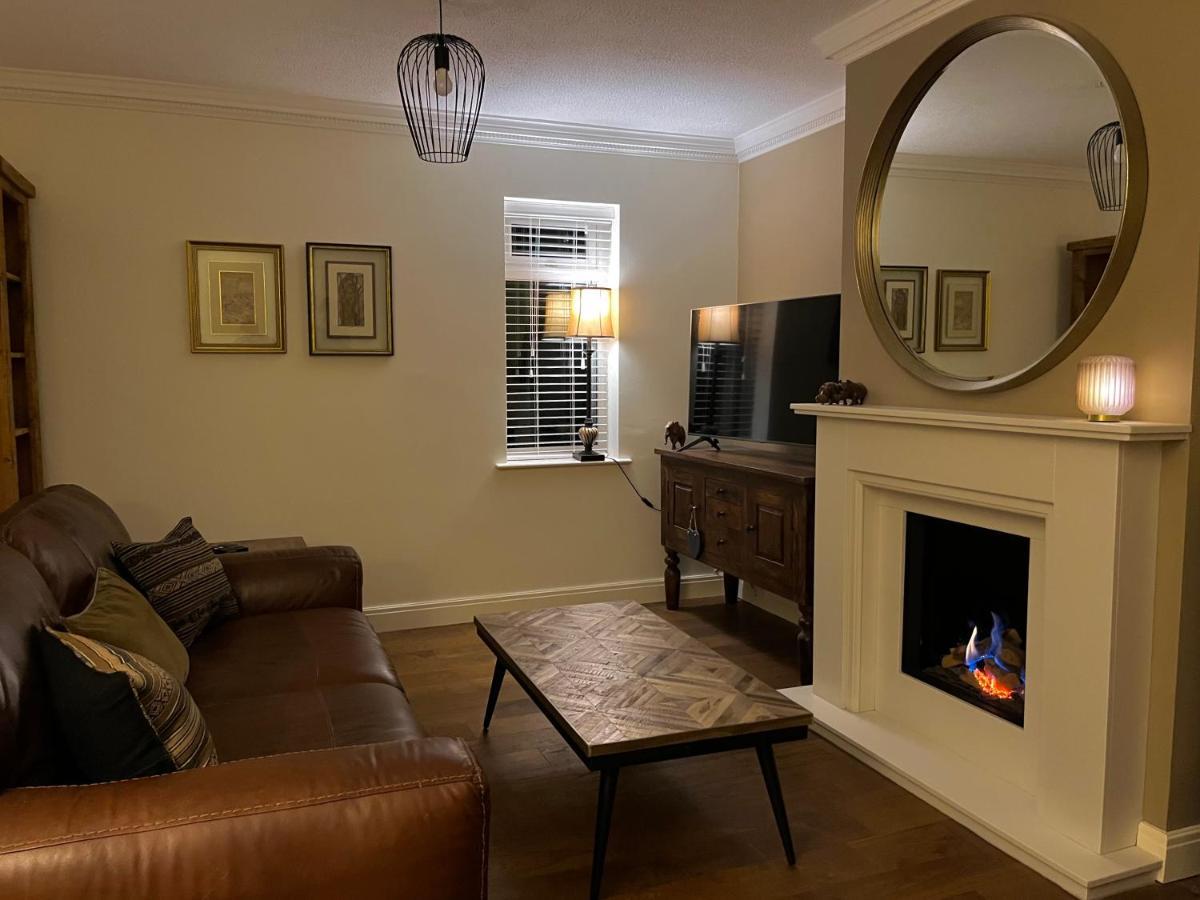 Stunning Beverley Bungalow W Fireplace, Private Parking, And Garden Exterior photo
