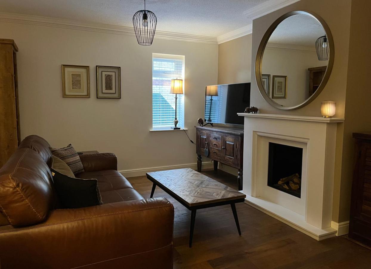Stunning Beverley Bungalow W Fireplace, Private Parking, And Garden Exterior photo